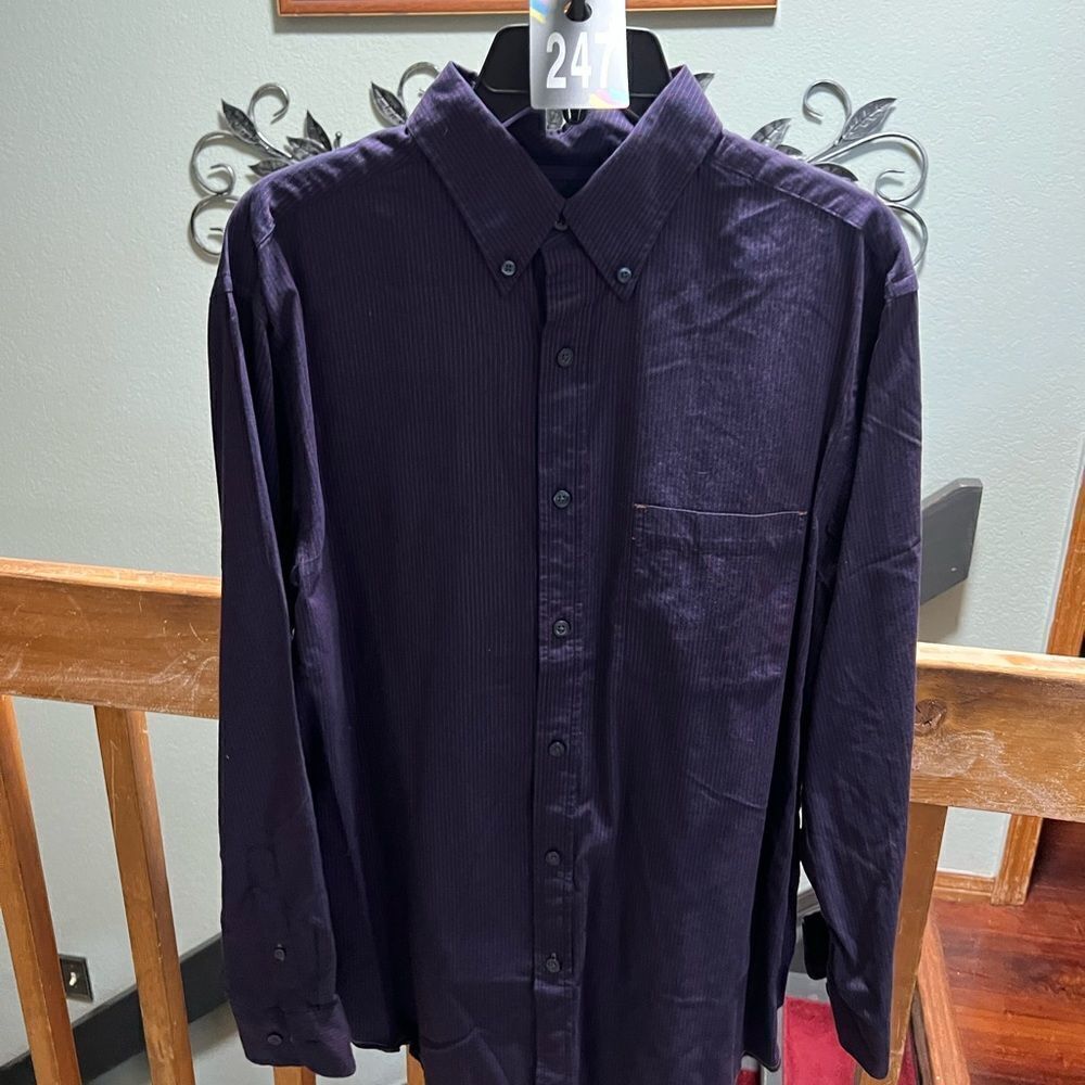 EUC Roundtree & Yorke Casuals Men's Purple Button-Up Shirt medium #246